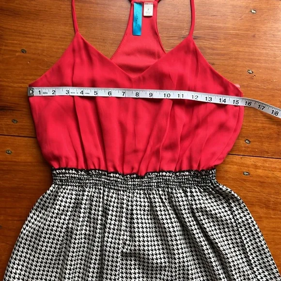 Buttons Dress - Picture 6 of 10